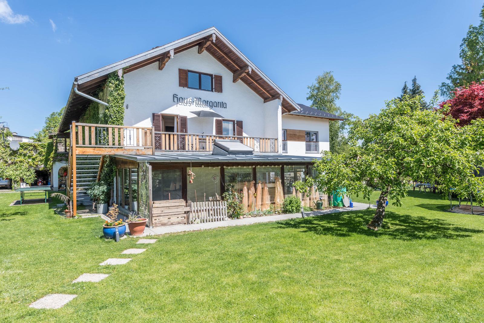 Bookiply (Teil des Ferienhaus-Unternehmens Holidu) übernimmt Lohospo ...